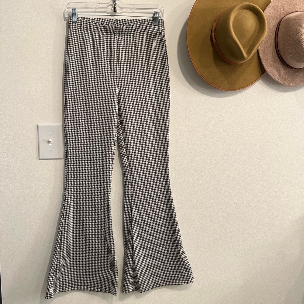 Wild Fable Green and White Patterned Flares